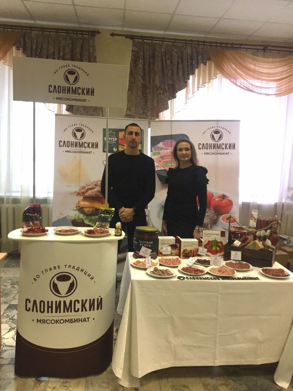 Работники отдела маркетинга поздравили работников сельского хозяйства в Кореличах и организовали праздничную дегустацию!