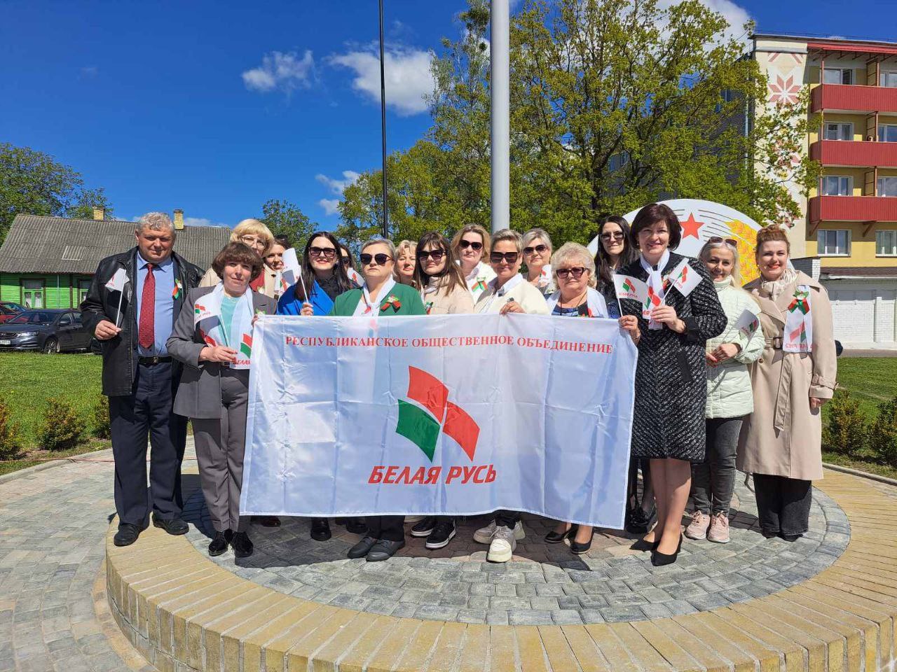 12 мая на центральной площади в Слониме прошло торжественное мероприятие, посвященное Дню Государственного флага, Государственного герба и Государственного гимна Республики Беларусь