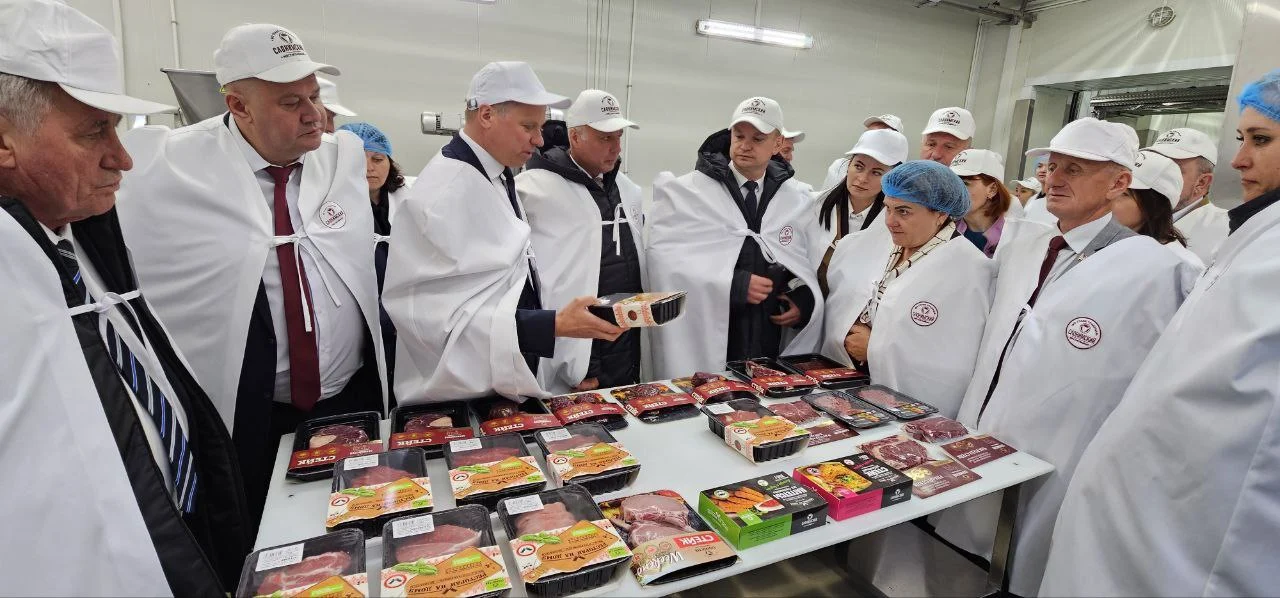 06.05.2025 на территории ОАО “Слонимский мясокомбинат” прошел совет директоров предприятия холдинга “Гродномясомолпром”