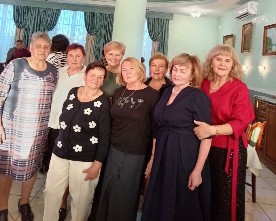 С Днем пожилых людей